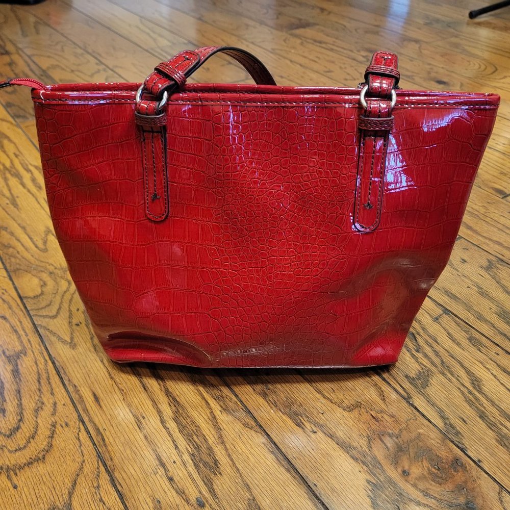 Nine & Co Red Bucket Tote - Picture 3 of 16